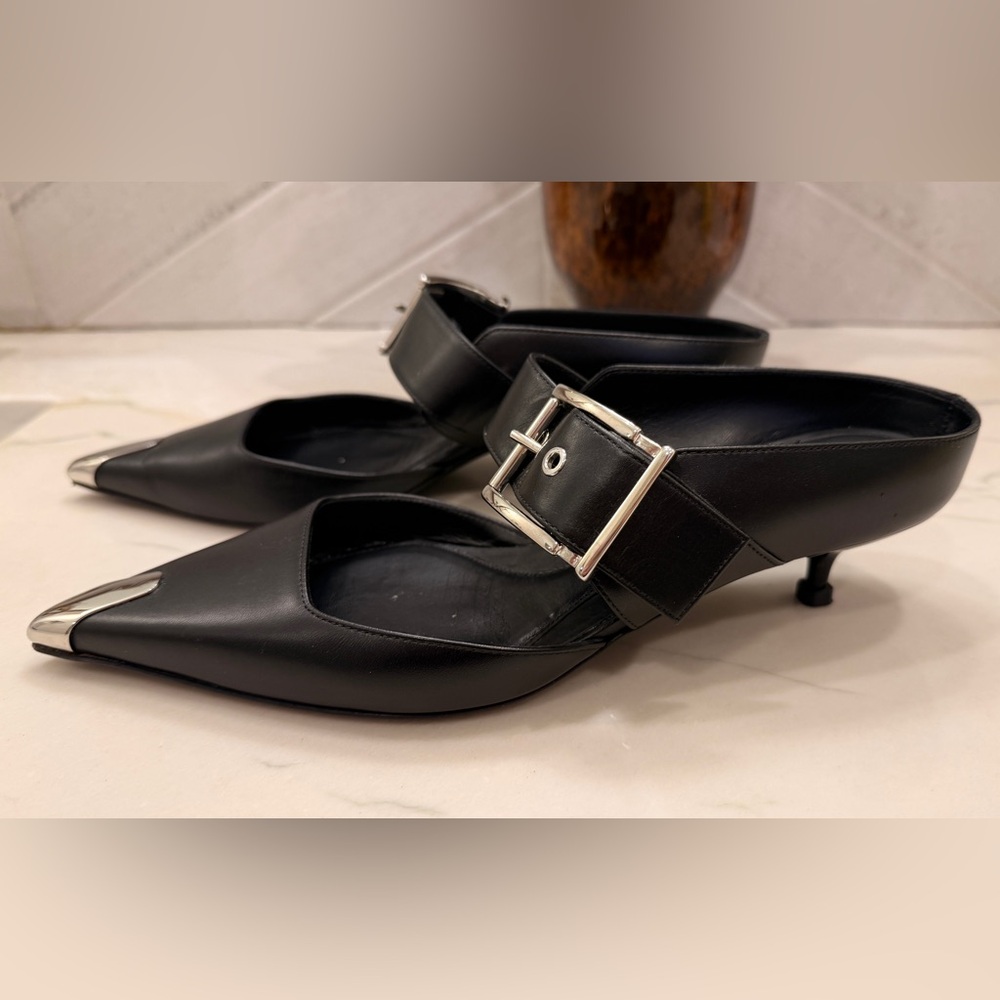 Alexander McQueen Black Kitten Heel Shoes - Picture 3 of 13
